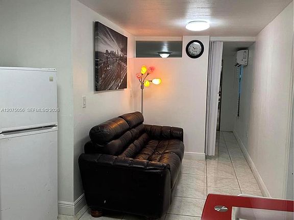 5th image of 861 NE 1st Pl