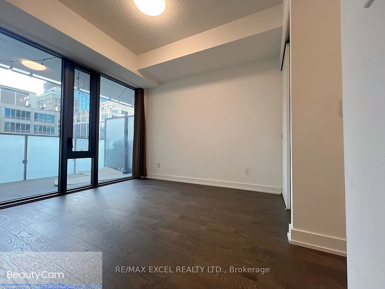 25 Richmond St E — Photo 3