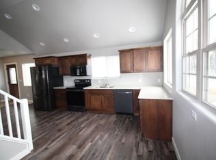 931 Hiawatha St, Minot, ND 58701