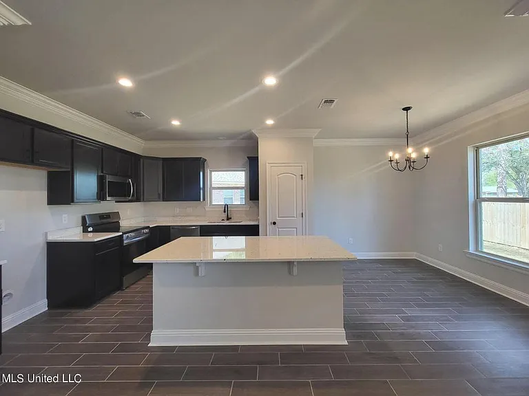 860 Leeward Dr — Photo 3