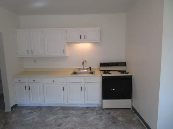 88 3/4 Palm St #B, Nashua, NH 03060