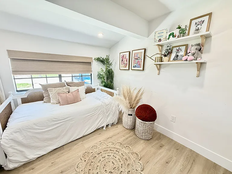 4208 Monroe St — Photo 36