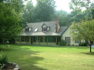 296 Walnuttown Rd, Fleetwood, PA 19522