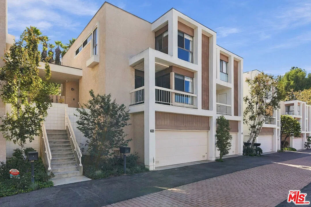 3 bed, 3.0 bath, 1649 sqft, $4,500 — Photo 2