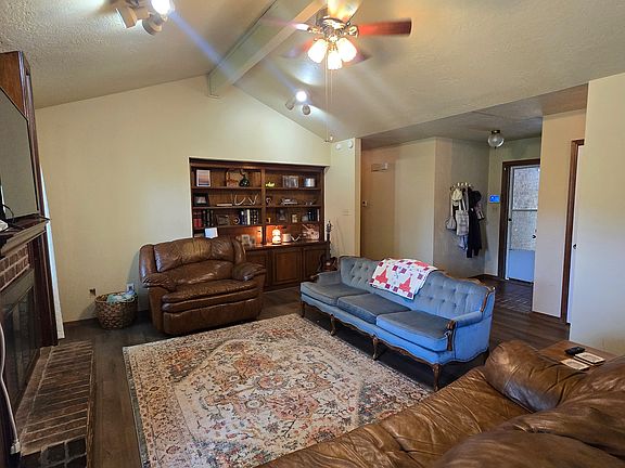 3rd image of 1901 Oakcreek Dr