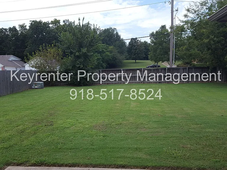 25620 Briar Dr — Photo 17