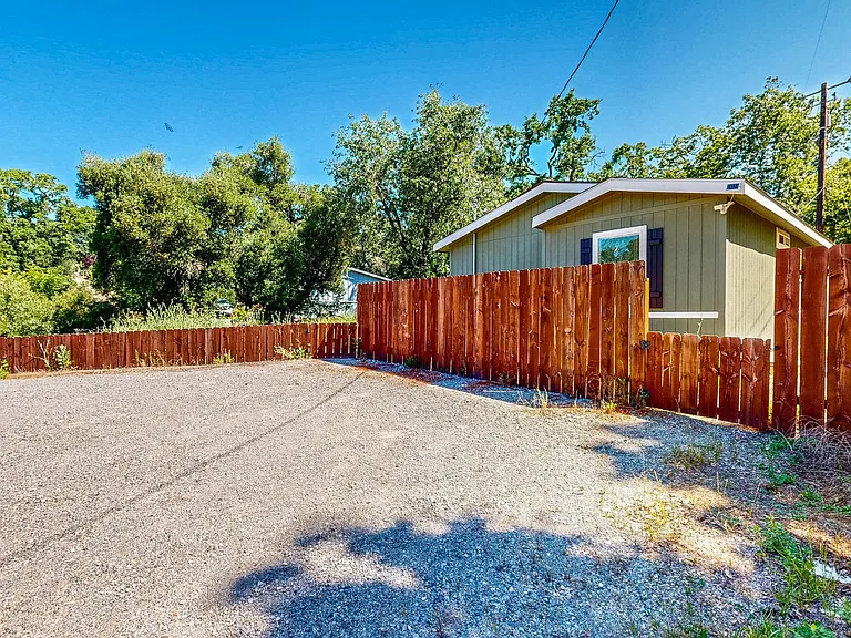 12800 Dunbar Rd — Photo 2