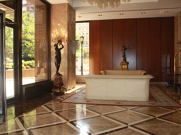 LOBBY/RECEIVING AREA