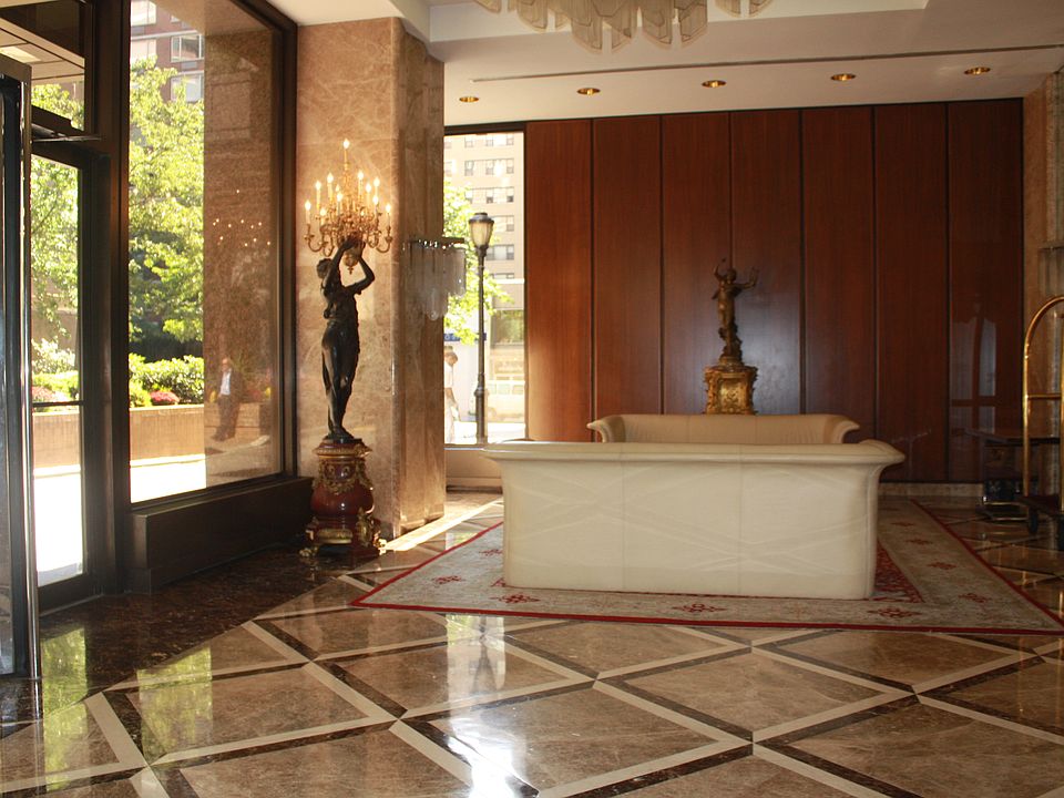 LOBBY OPPOSITE W/ CONCIERGE
