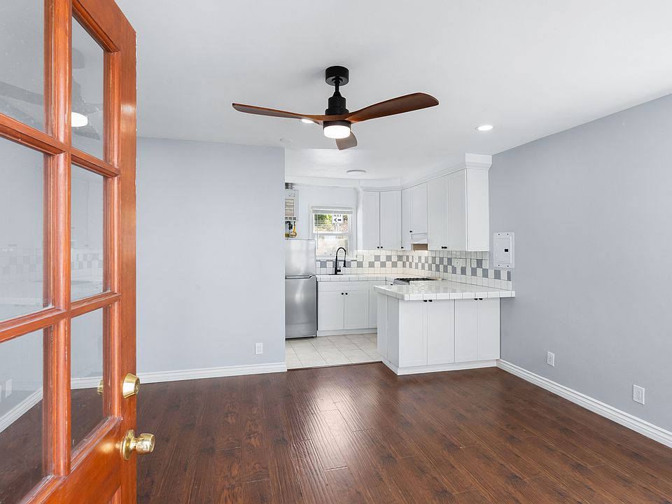 View inside front door to Livingroom