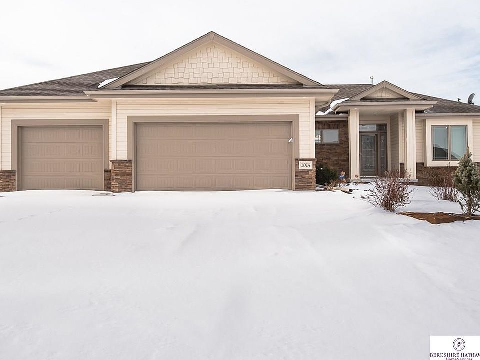 1st image of 1014 N 190th St