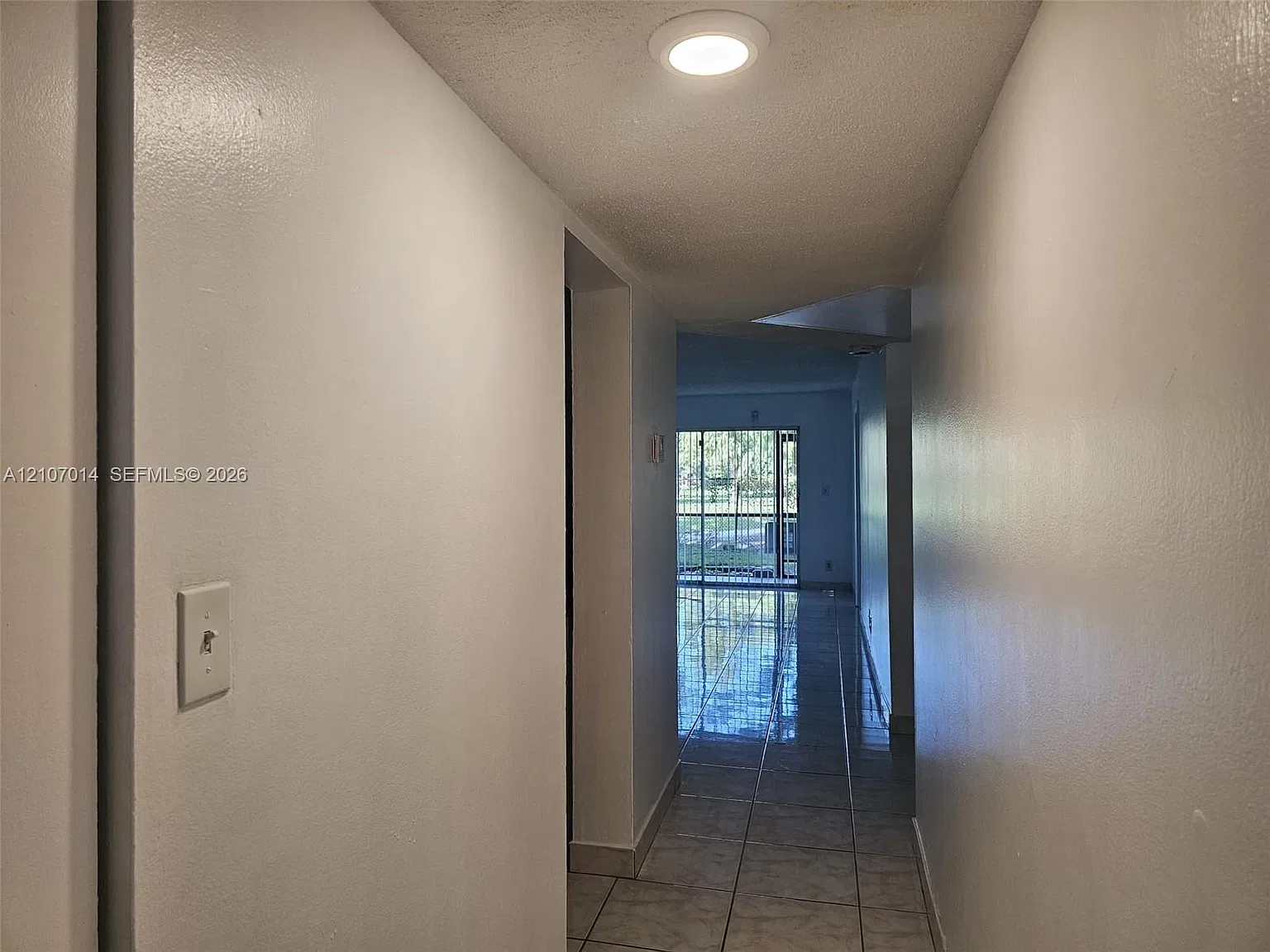 Versailles Gardens Condo — Photo 3