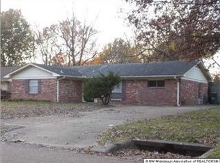 7947 Charleston Dr, Southaven, MS 38671