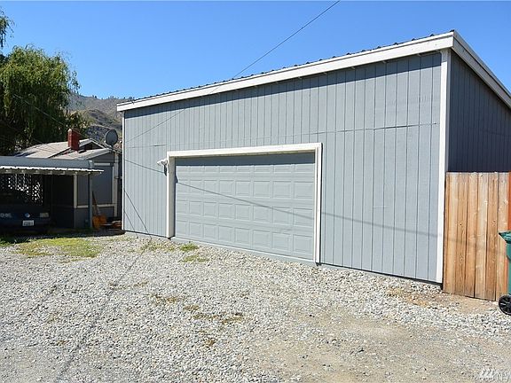4th image of 129 E Chelan Ave