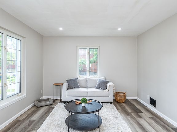 5th image of 516 Lamont Dr #3