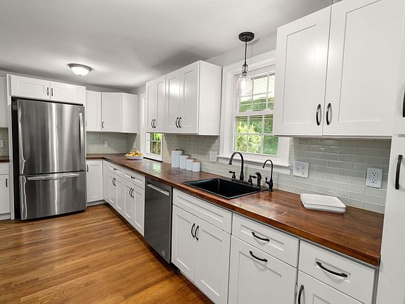 2nd image of 19 Country Ln