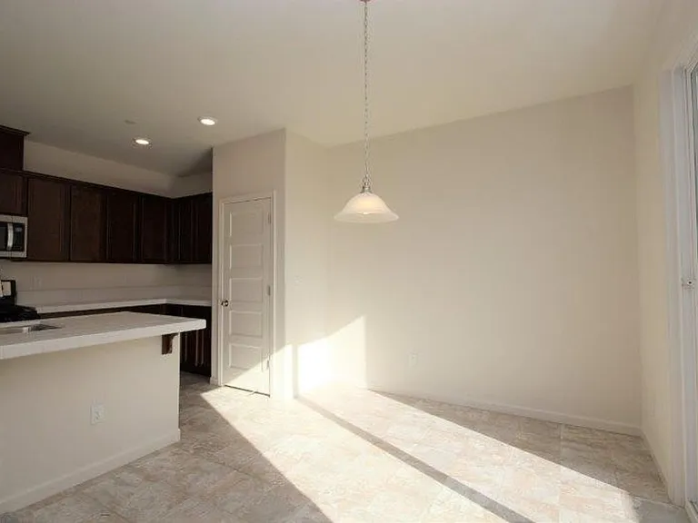 4800 Ocean Ln — Photo 8