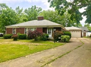 955 E Riddle Ave, Ravenna, OH 44266