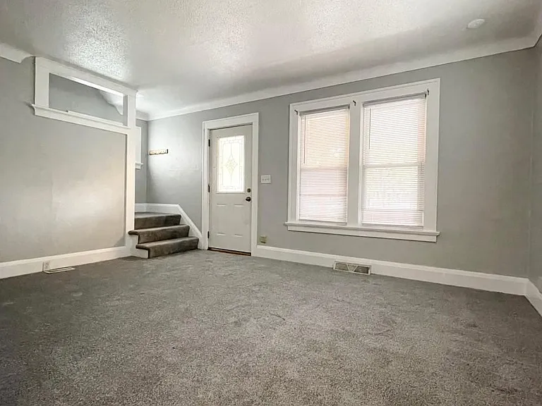 581 Colima Dr — Photo 3