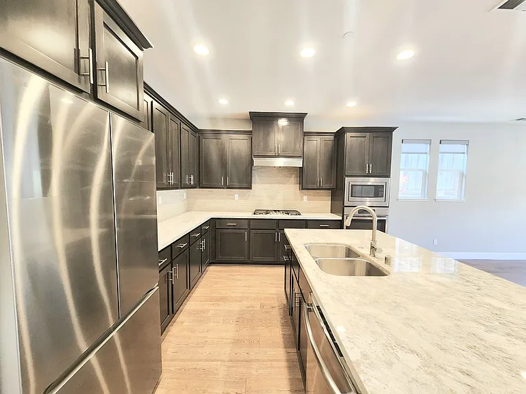 1655 Claremont Dr — Photo 28