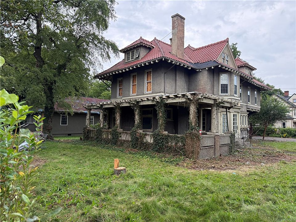 1st image of 301 Grove St