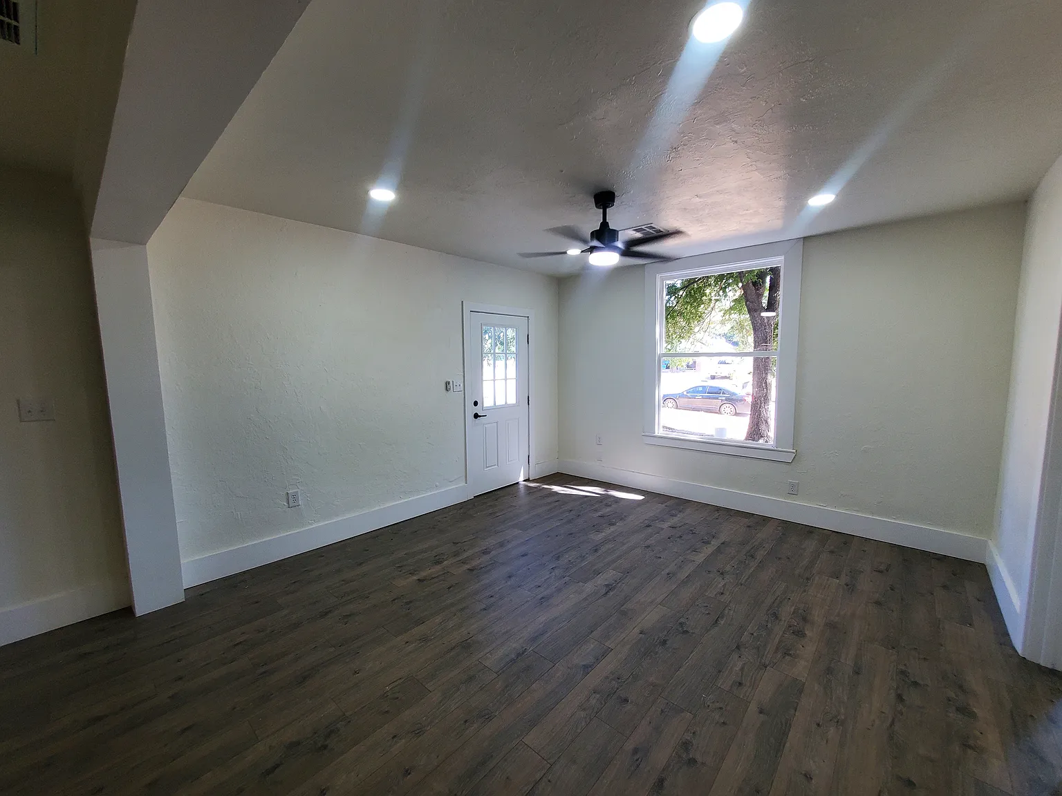3 bed, 1358 sqft, $1,425 — Photo 4