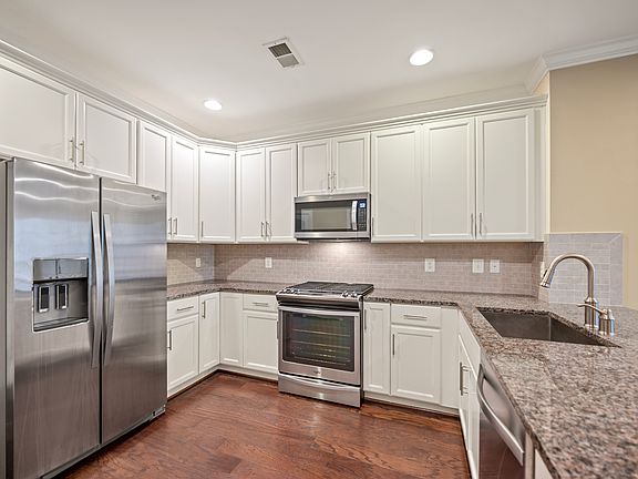 3rd image of 2111 Richmond Hwy #101