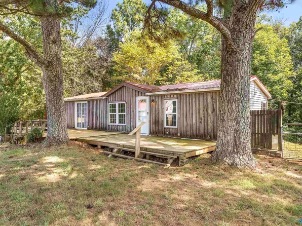 415 Choat Rd, Grant, AL 35747