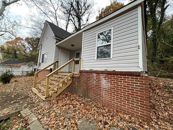 2nd image of 2424 Campbell St