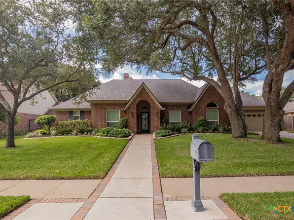 702 Masters Dr, Victoria, TX 77904