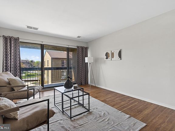 5th image of 561 Florida Ave APT 204