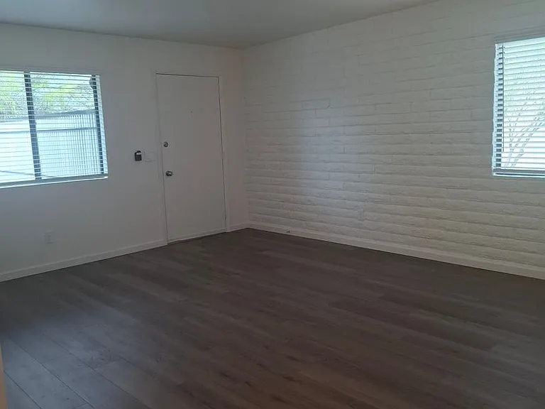 Taylor Heights Apartments — Photo 15
