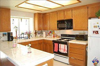 4th image of 823 E Avenue K11