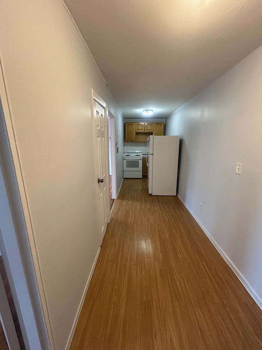 Building Photo - 6-250 McLean Ave #6