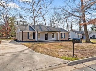 4811 Chaucer Dr, Greensboro, NC 27407