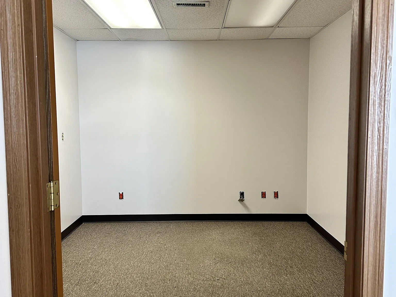 1920sf Office Space for Lease — Photo 3