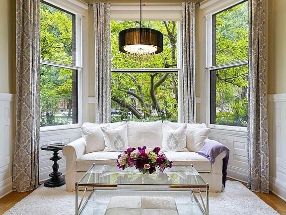 Living Room view to Mall