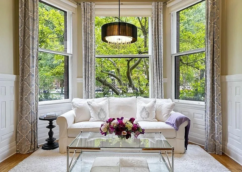 Living Room view to Mall