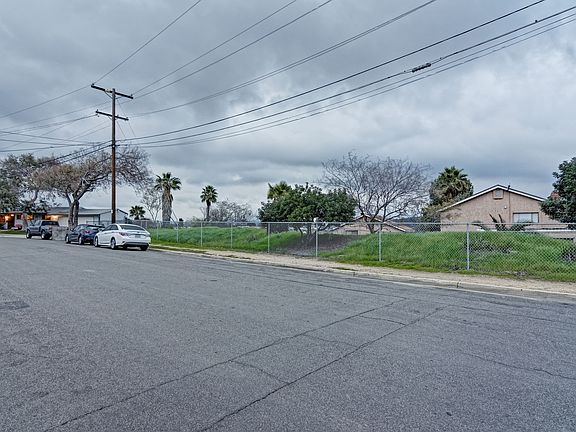 3rd image of 881 Dell Anne Pl