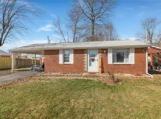 121 Surrey Ln, Bethalto, IL