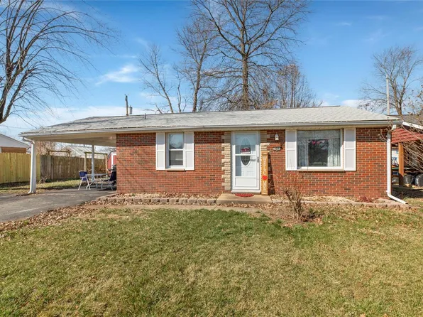 121 Surrey Ln, Bethalto, IL 62010
