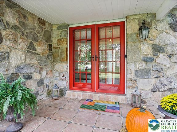 5th image of 360 Wedgewood Dr
