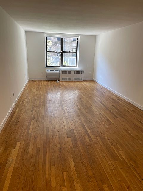 1st image of 327 W 30th St APT 4E