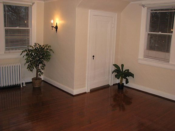 2nd image of 2903 Belmont Blvd APT 4