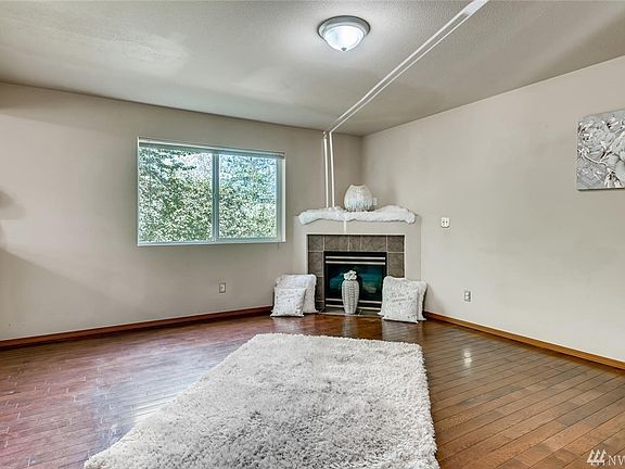 5th image of 2703 158th Pl SW