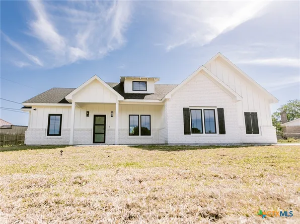 111 Chaparral Rd, Victoria, TX 77905