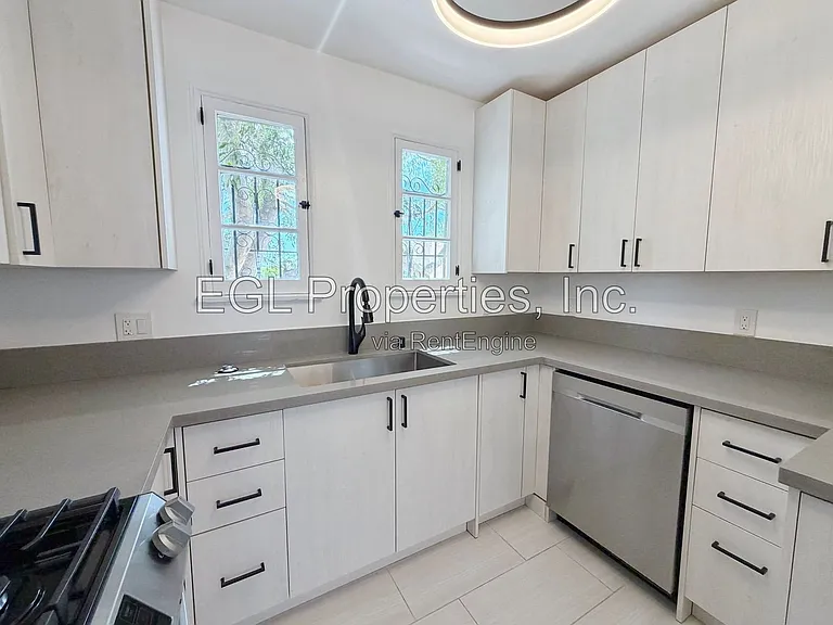 1016 1/2 S Crescent Heights Blvd — Photo 17