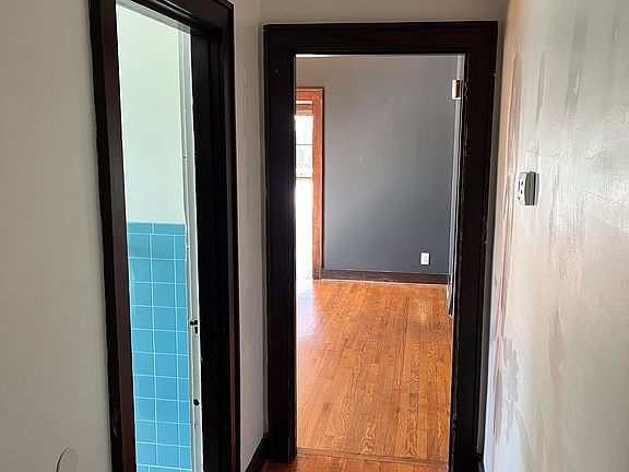 4th image of 1518 Emoriland Blvd #1