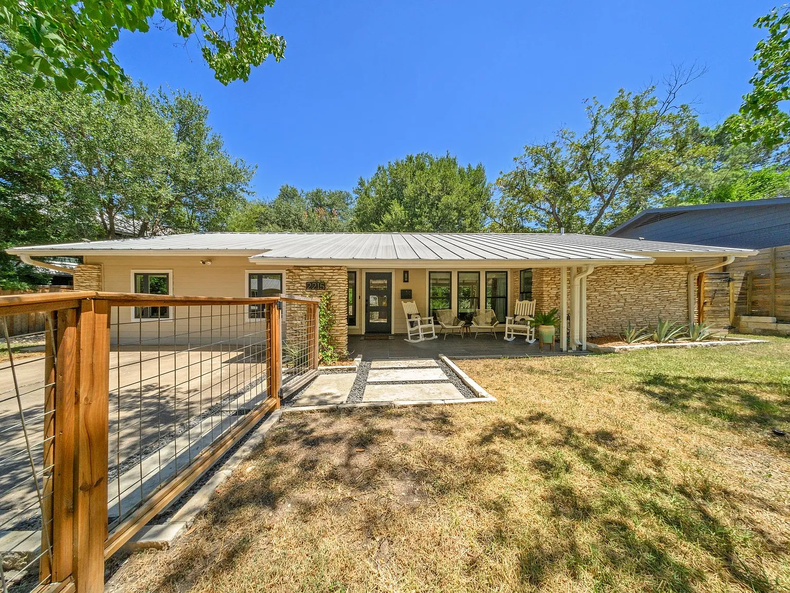 4 bed, 2.0 bath, 2050 sqft, $6,250 — Photo 1