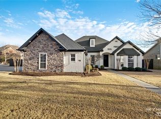 1524 S Coopers Cv, Fayetteville, AR 72701